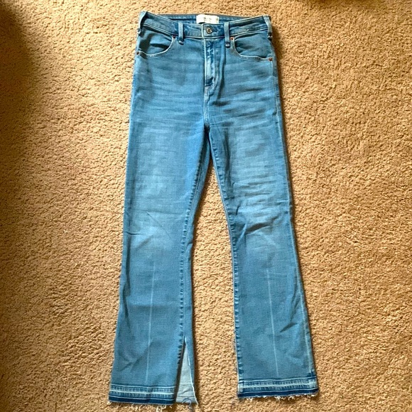 Abercrombie and Fitch high rise ankle flare - Picture 2 of 3